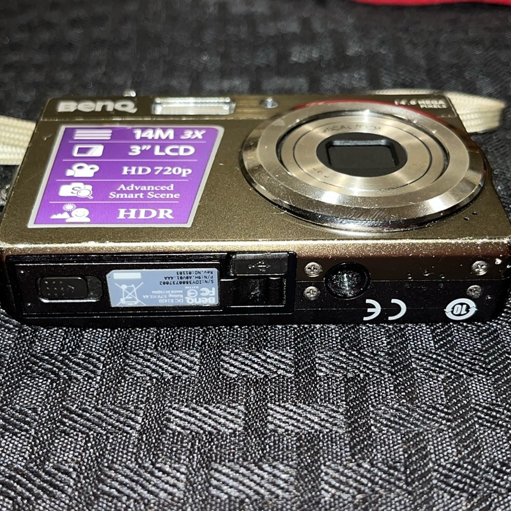 BenQ 14MP Digital Camera - Bronze - Picture 2 of 4